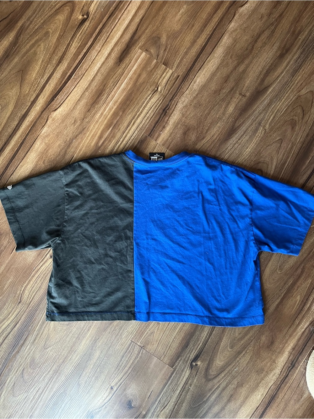 New York Knicks Shirt - Picture 3 of 5